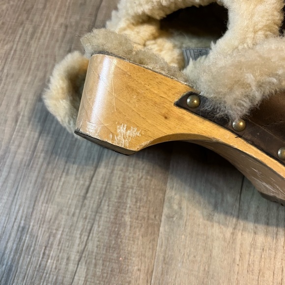 UGG Clogs - Picture 4 of 11
